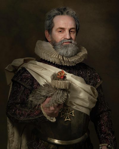 Henri IV alias Mathias Malzieu projet portraits croisés pour le magazine CULTURA photographe Sacha Goldberger costume Thierry Fortin